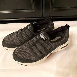 Nearly New Skechers Arch Fit Athletic Shoes